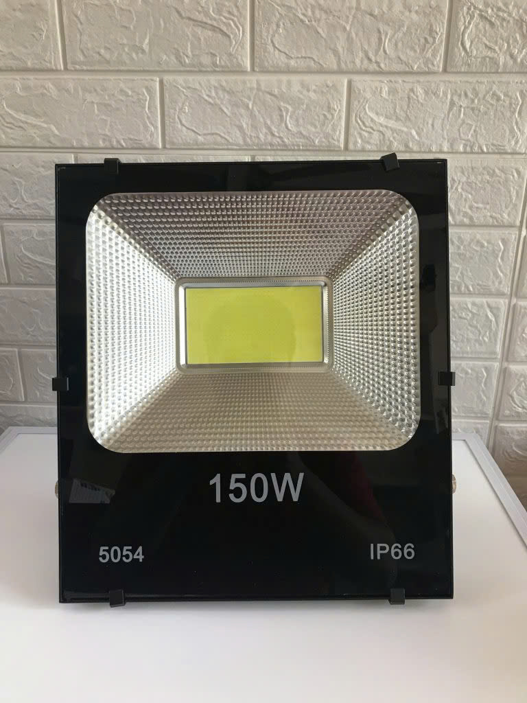 Đèn pha 150w ánh sáng vàng