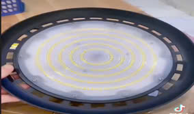 Đèn LED nhà xưởng chiếu sáng trong nhà Slim LeD UFO High Bay 150W Ánh sáng trắng Đèn LED nhà xưởng chiếu sáng trong nhà Slim LeD UFO High Bay 150W Ánh sáng trắng